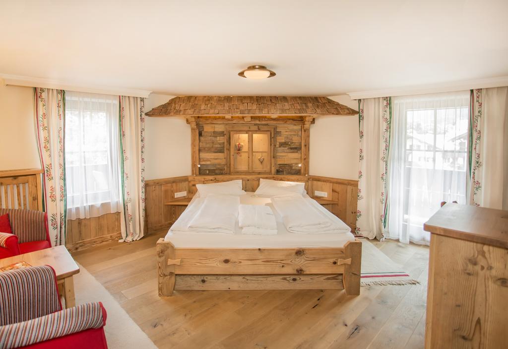 Familien- und Vitalhotel Mühlpointhof Lofer Zimmer foto