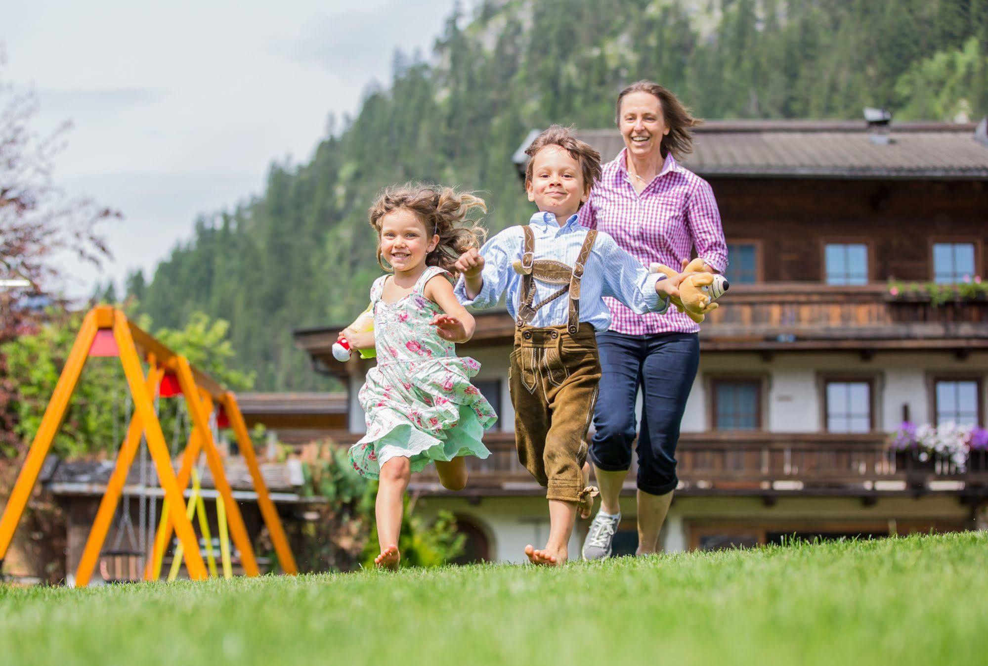 Familien- und Vitalhotel Mühlpointhof Lofer Exterior foto